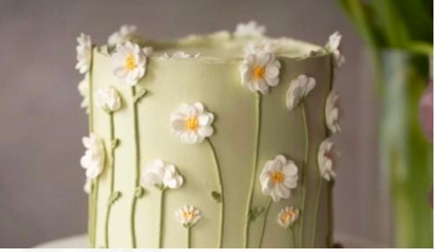 Torta decorada con flores
